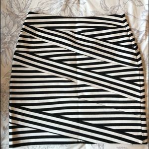 Express black and white skirt, size 6, like new